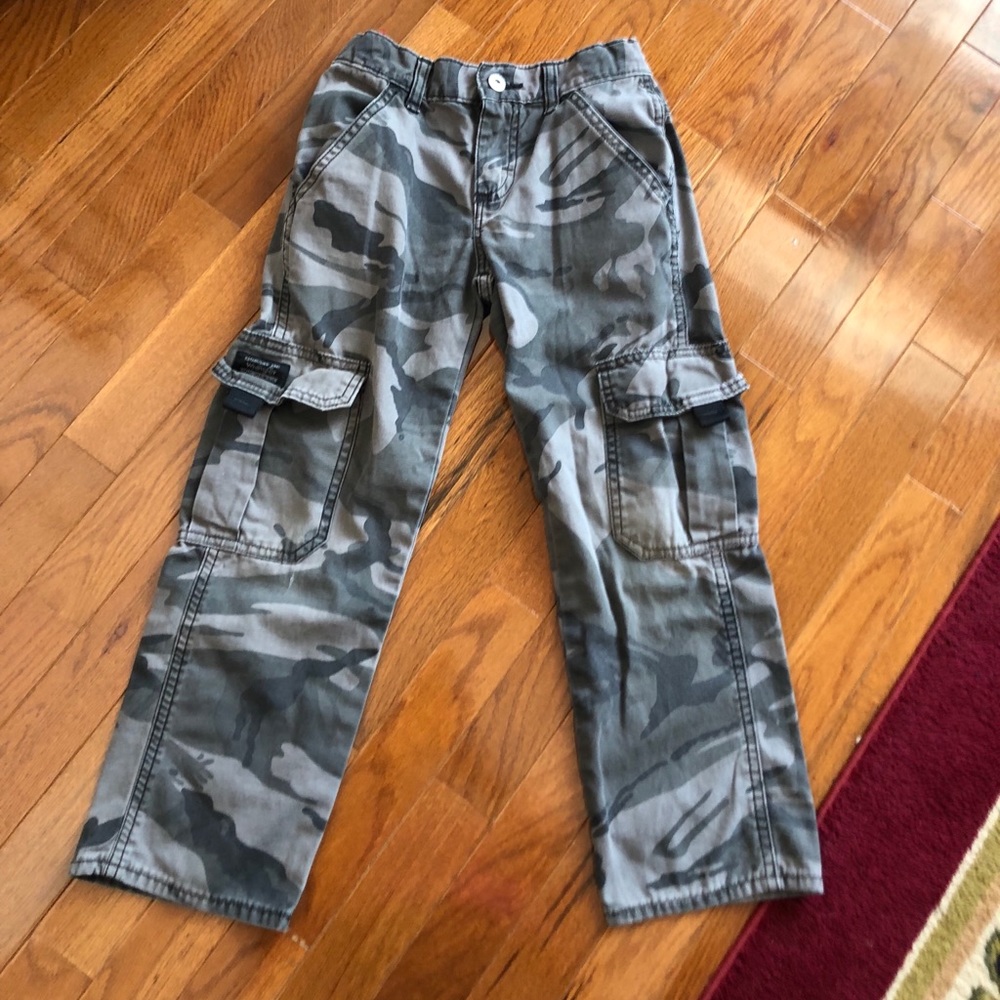 Boys cargo pants. Wrangler size 7 regular.